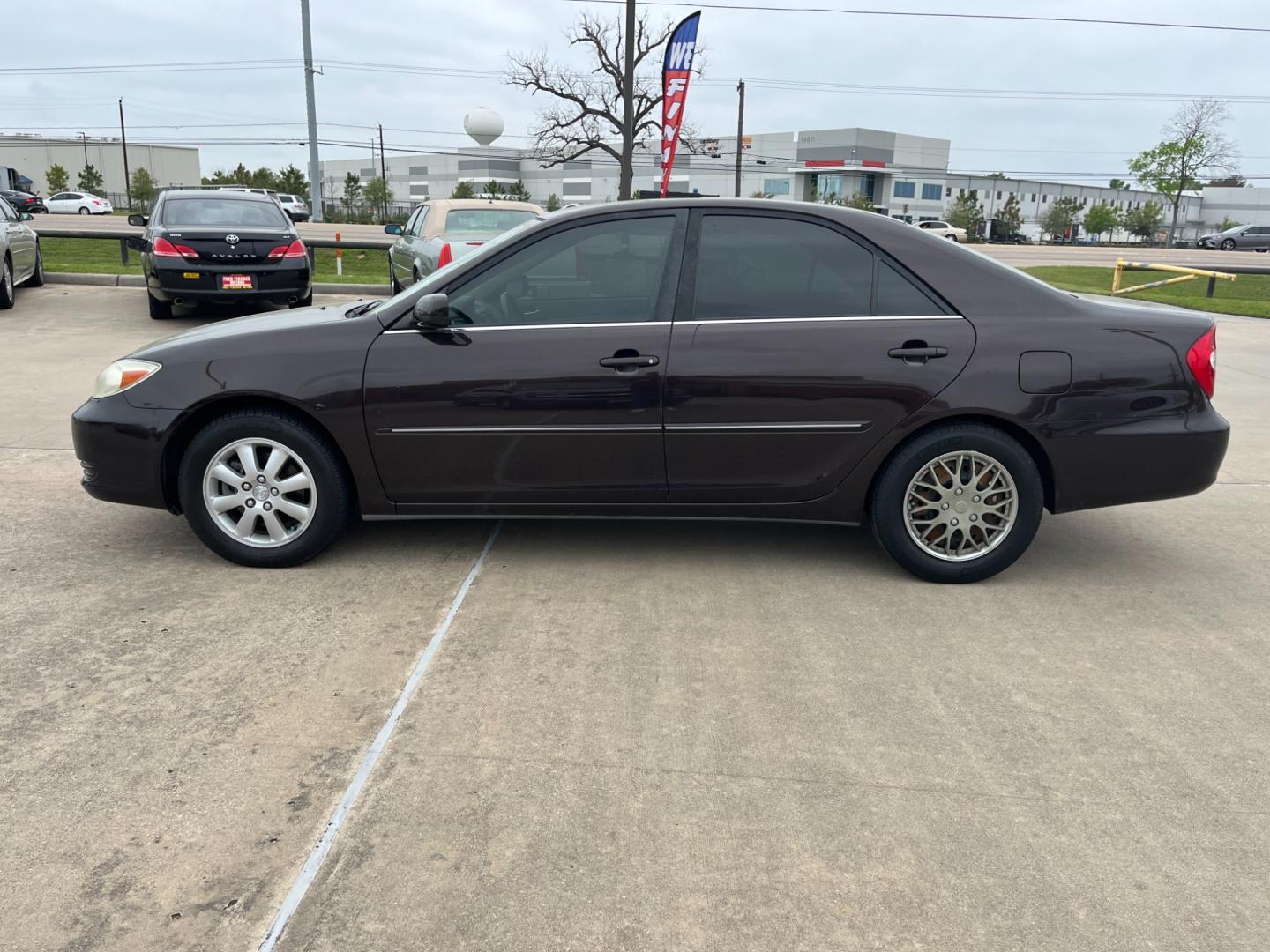 2002 BROWN /tan Toyota Camry LE V6 (JTDBF32K420) with an 3.0L V6 DOHC 24V engine, 4-Speed Automatic Overdrive transmission, located at 14700 Tomball Parkway 249, Houston, TX, 77086, (281) 444-2200, 29.928619, -95.504074 - Photo#3